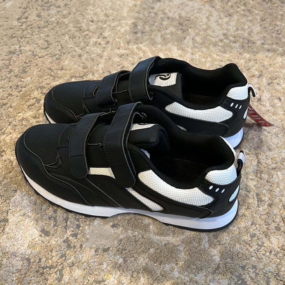 Dr. Leonard's® Men's Diabetic Touch Closure Sneaker size 9.5 New with tags